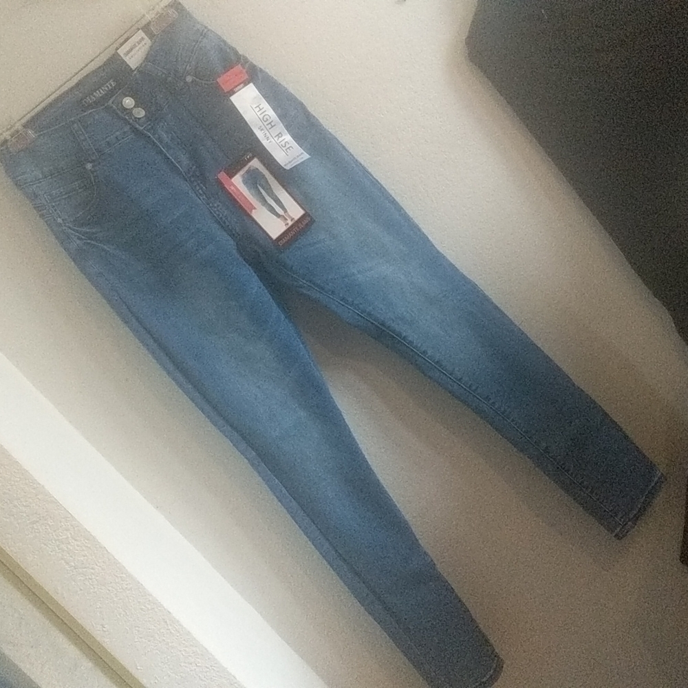 NWT 💎 Butt lifting stretchy jeans